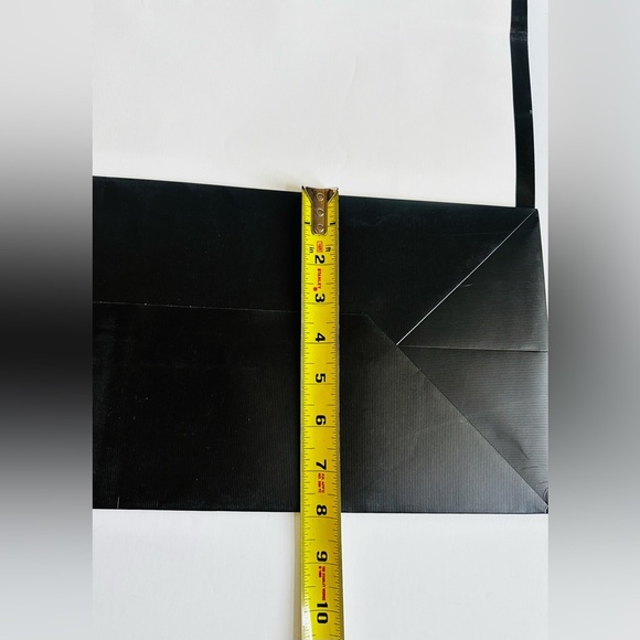 Authentic Gucci white and black XL Gift Shopping Bag Brand New - Picture 6 of 6